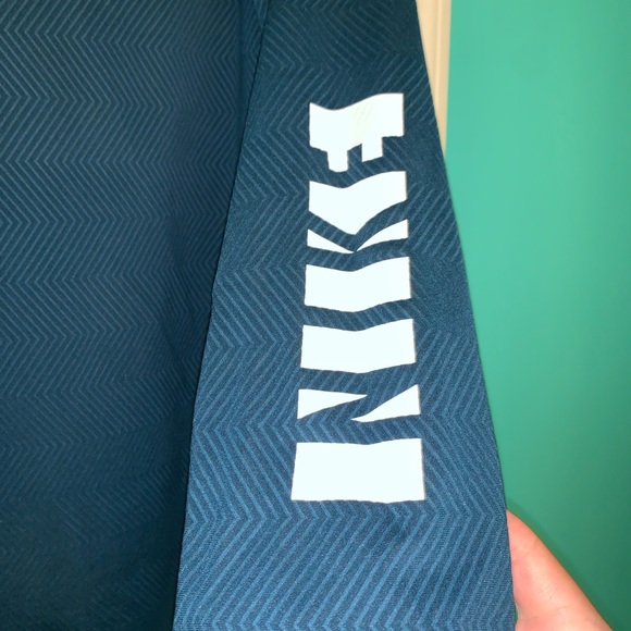 Womens Nike half-zip pullover - Picture 4 of 4